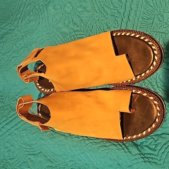 Free People ultra soft, buttery leather sandals. 7.5/38. Worn once. - Picture 1 of 4